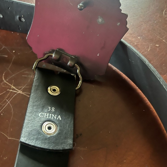 Men’s iron cross skull belt buckle w leather belt - Picture 4 of 4